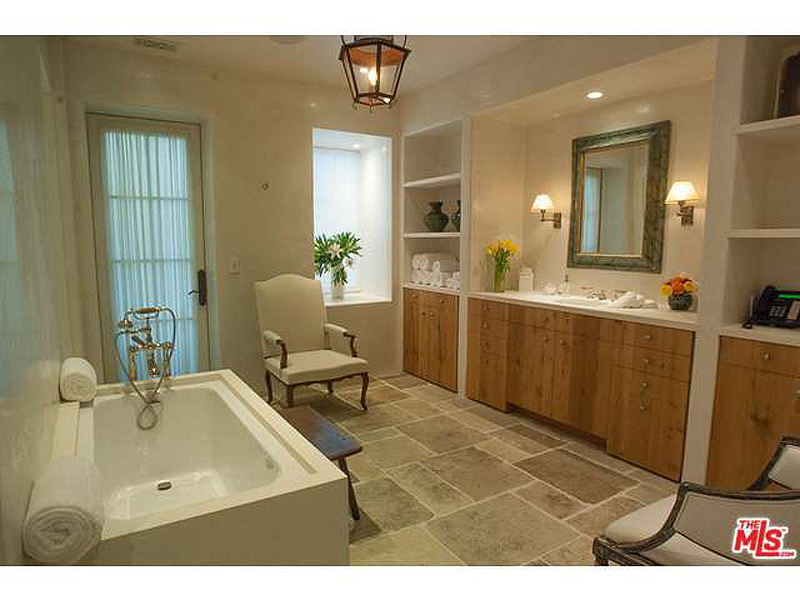 Tom Cruise Is Selling His L.A. Compound for Nearly $13 Million (PHOTOS)| Celeb Real Estate, Tom Cruise