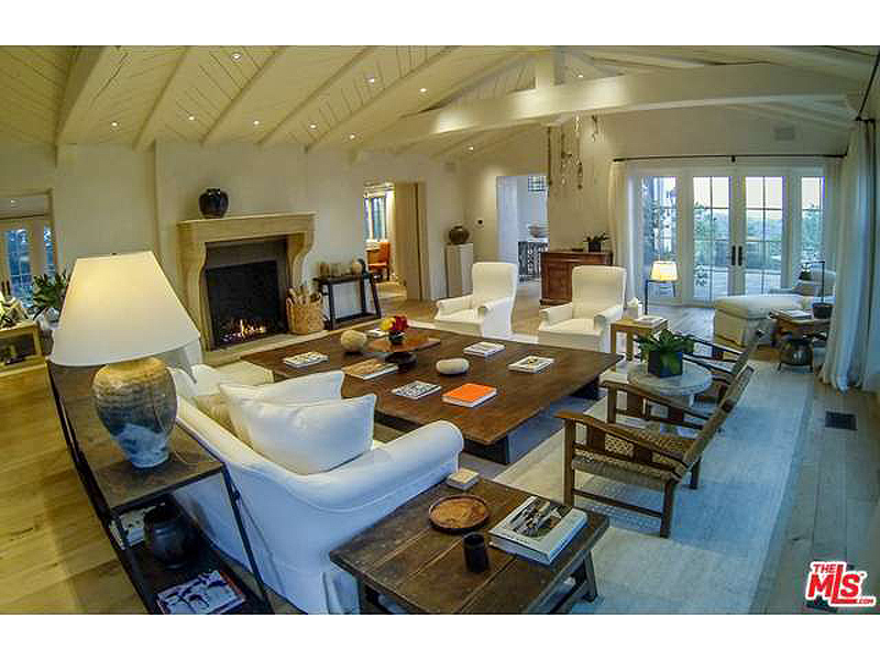Tom Cruise Is Selling His L.A. Compound for Nearly $13 Million (PHOTOS)| Celeb Real Estate, Tom Cruise