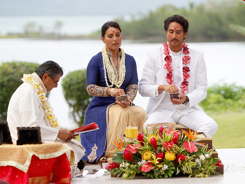 Tulsi Gabbard U.S. Rep Weds in Hawaii in Vedic Hindu Ceremony