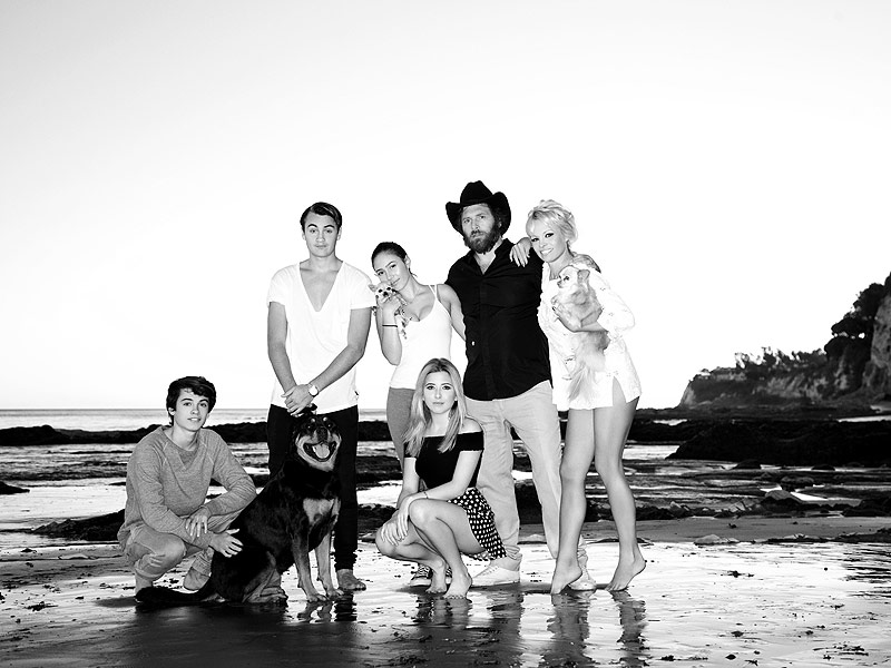 Pamela Anderson Divorce: 'She Is Still Devastated,' Source Says| Breakups, Divorced, Pamela Anderson, Rick Salomon