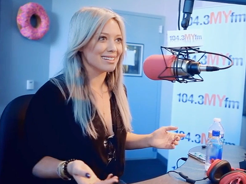 How Hilary Duff Experiences Tinder vs. the Reality of Tinder: An Investigation| Hilary Duff