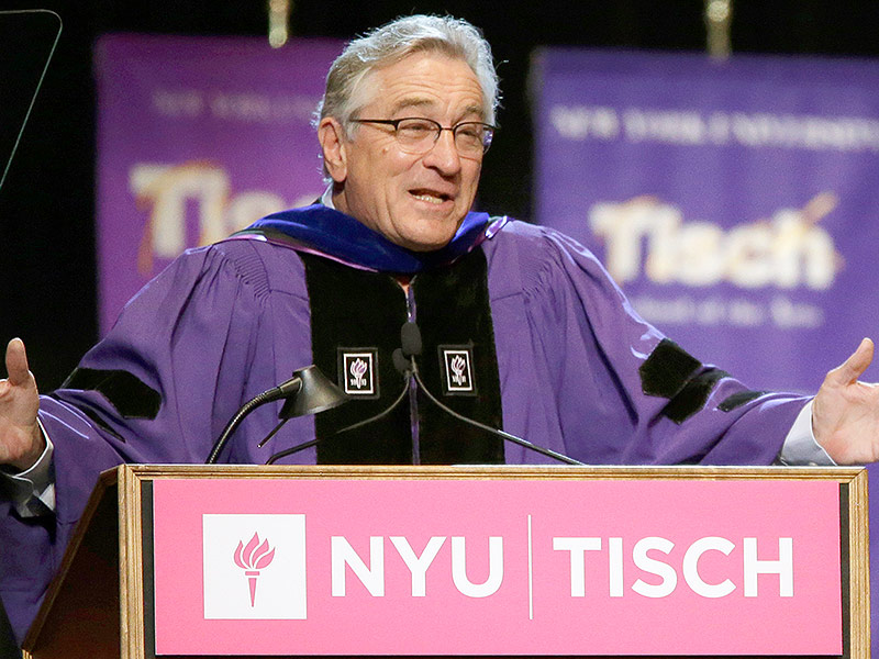 Robert De Niro dà Blunt, divertente, Inspiring Inizio Discorso al Acting School Grads