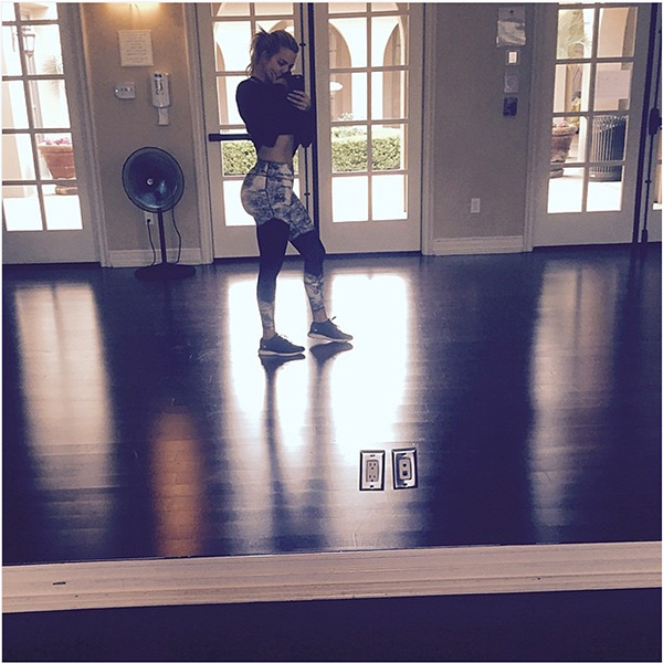 Khloe Kardashian's Gym Selfie: Photo