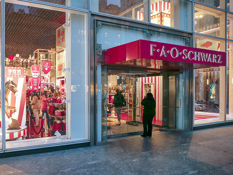 FAO Schwarz s Flagship Manhattan Store Closes People