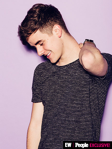 Connor Franta Remembers His First Fan Run-In: 'That Was Scary'| VidCon, YouTube, Around the Web