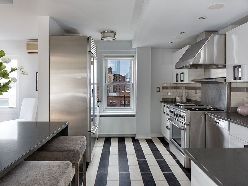 Julia Roberts Puts N.Y.C. Apartment on the Market for $4.5 Million: Take a Peek Inside| Celeb Real Estate, Julia Roberts