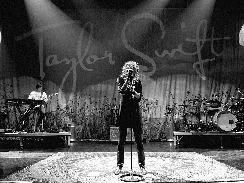 10 Stunning Photos of Taylor Swift, Dolly Parton and More from Nashville Photographer David McClister| Heartbreaker (Music - Ryan Adams), Dolly Parton, Johnny Cash, Miranda Lambert, Ryan Adams, Taylor Swift