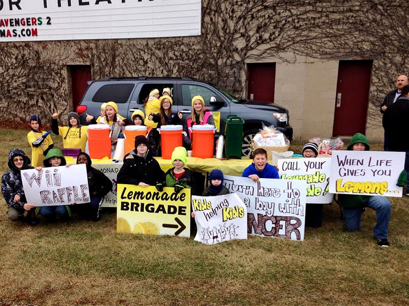 Illinois Girls' Lemonade Stand Raises Over $37,000 to Help Kids in Need| Heroes Among Us, Good Deeds, Real People Stories, Real Heroes