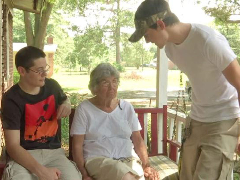 South Carolina Teens Save 89-Year-Old Neighbor Who Didn't Know Her House Was on Fire: 'She's Like a Grandmother to Us'| Good Deeds, Real People Stories, Real Heroes