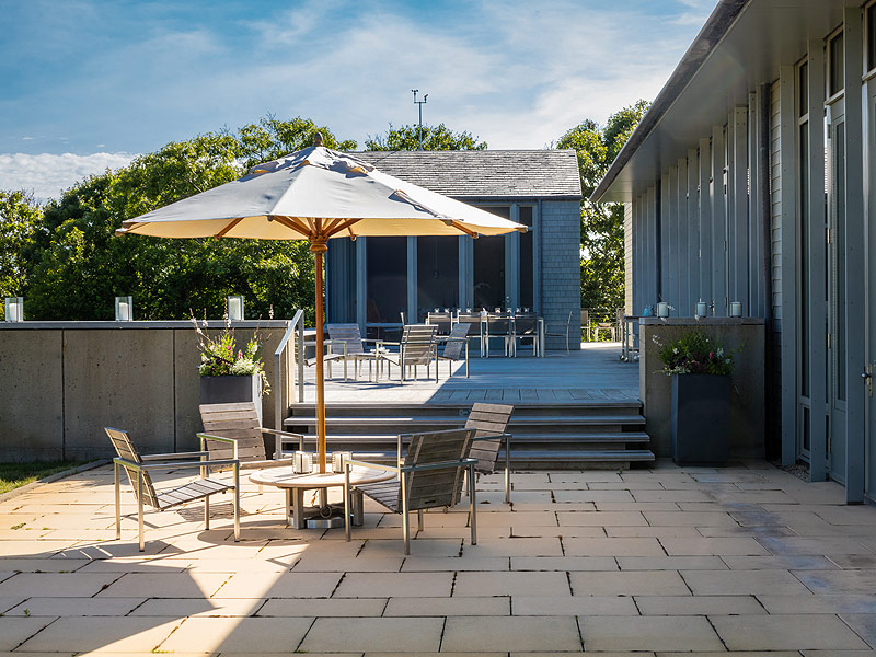 Inside the Obamas' Martha's Vineyard Vacation Homes| politics, Politics, Barack Obama, Malia Obama, Michelle Obama, Sasha Obama