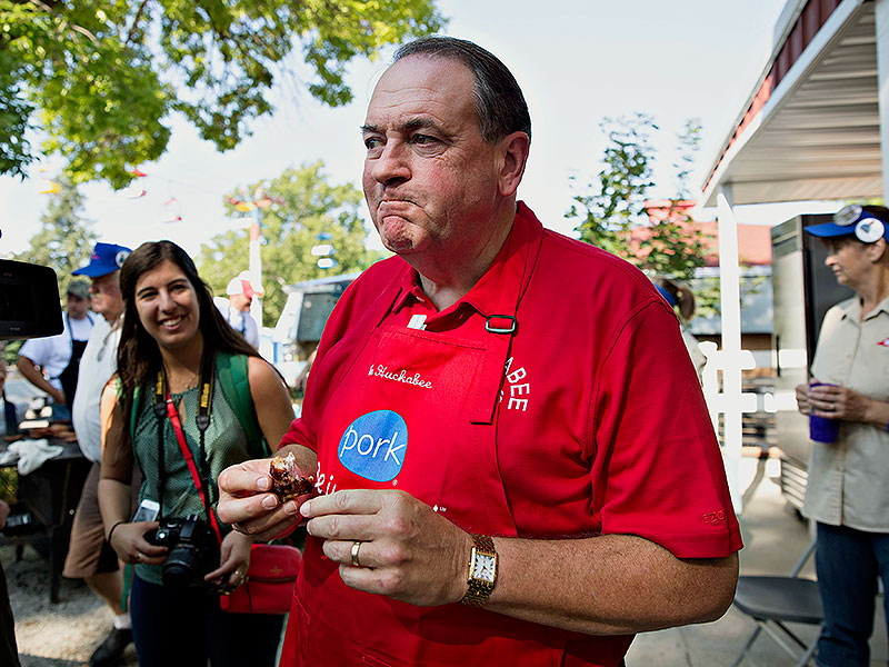 The Presidential Candidates Are Chowing Down at the Iowa State Fair: Here's What They're Eating| 2016 Presidential Elections, politics, Donald Trump, Hillary Rodham Clinton, Jeb Bush