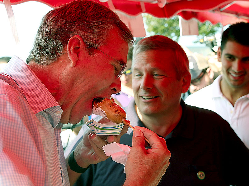 The Presidential Candidates Are Chowing Down at the Iowa State Fair: Here's What They're Eating| 2016 Presidential Elections, politics, Donald Trump, Hillary Rodham Clinton, Jeb Bush