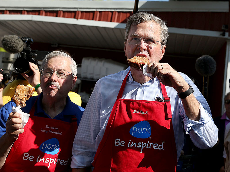 The Presidential Candidates Are Chowing Down at the Iowa State Fair: Here's What They're Eating| 2016 Presidential Elections, politics, Donald Trump, Hillary Rodham Clinton, Jeb Bush