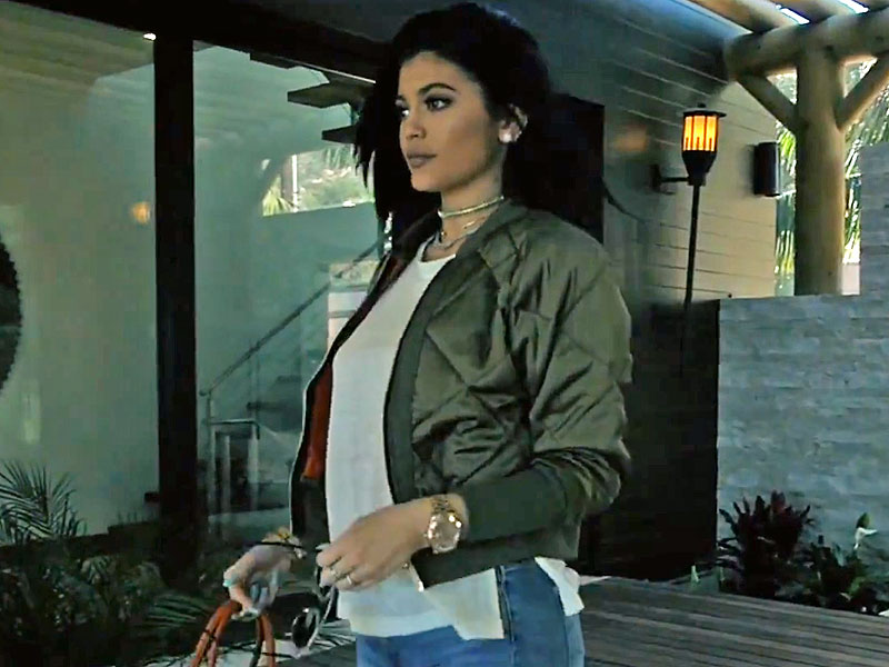 Kylie Jenner Tyga Kiss In Music Video For Stimulated