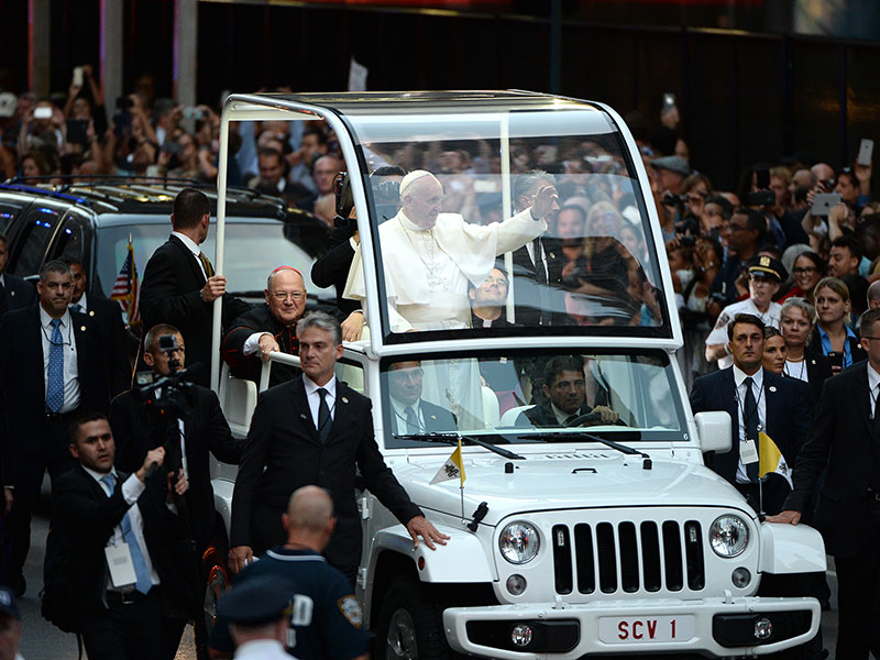 Pope Francis Is Welcomed by Crowds in New York City