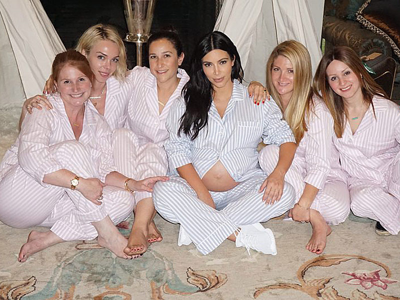 Kim Kardashian Shares Pic of Matching Chain for Kanye West ...
 Kim Kardashian Baby Shower