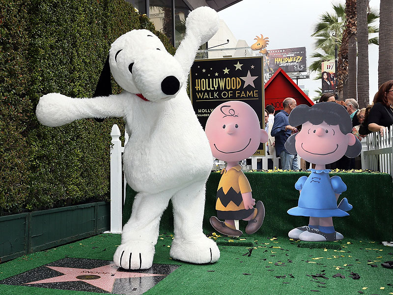 Snoopy Receives Star On Hollywood Walk Of Fame : People.com