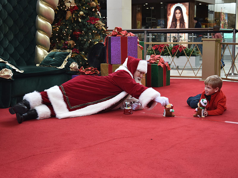 Kind Mall Santa Gets on the Floor for Boy with Autism: 'I Thought We Would Never Get Those Holiday Pictures,' His Mom Says| Autism, Real People Stories