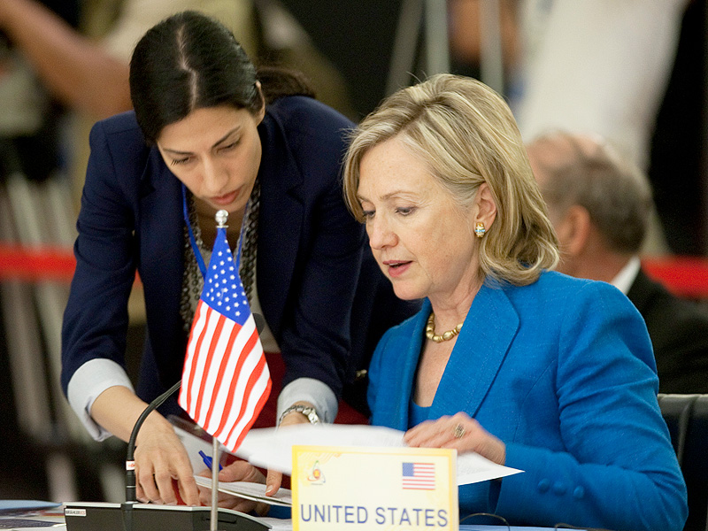 http://img2.timeinc.net/people/i/2015/news/151221/huma-abedin-1-800.jpg