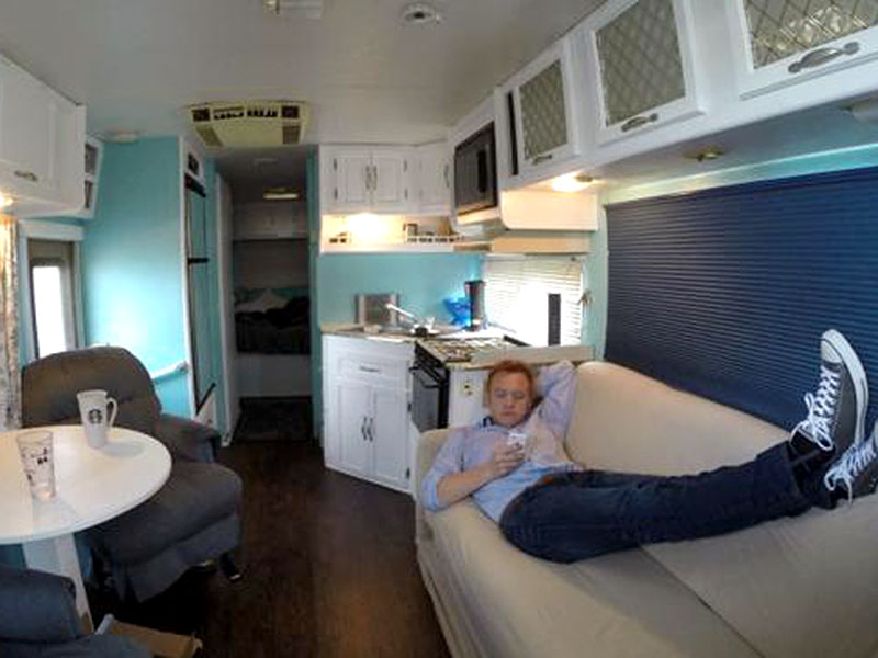 Meet the Newlyweds on a Mission to Travel to All 50 States in an RV – and Working Hourly Jobs Along the Way| Couples, Real People Stories