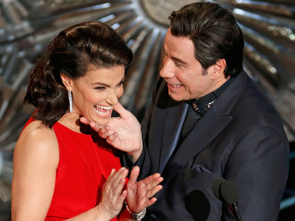 Oscars 2015 John Travolta and Idina Menzel's Touchy Feely Moment