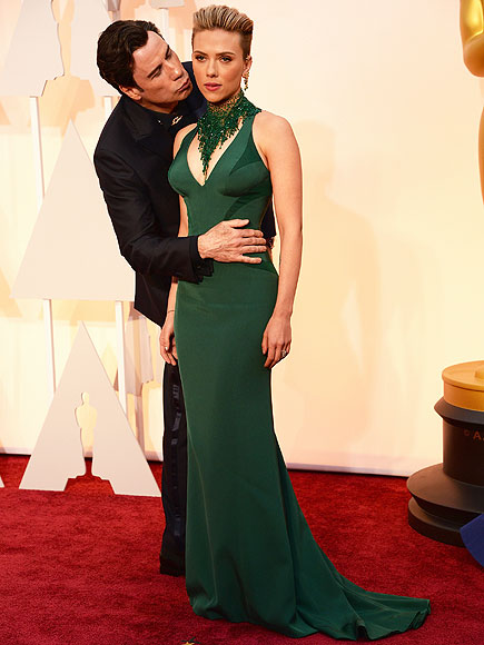 Oscars 2015: Scarlett Johansson Defends John Travolta Kiss