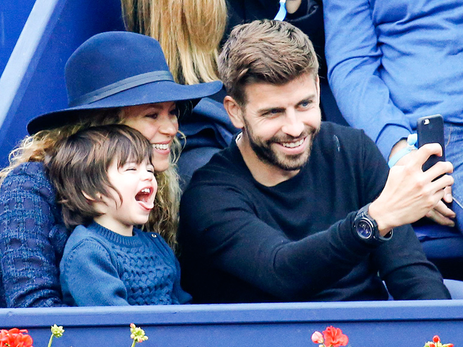 Шакира с мужем и сыном: все в голубом