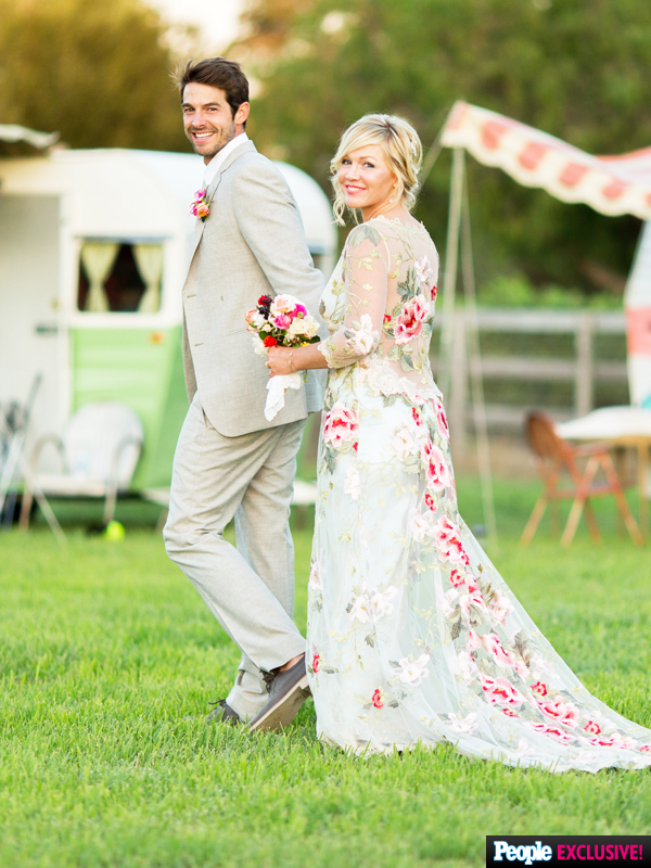 Best Jennie Garth Wedding Dress  Check it out now 