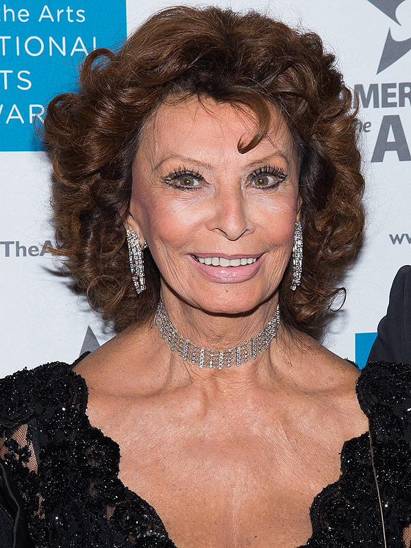 Sophia Loren, 81, Continues Her Ageless Red Carpet Reign in Glamorous