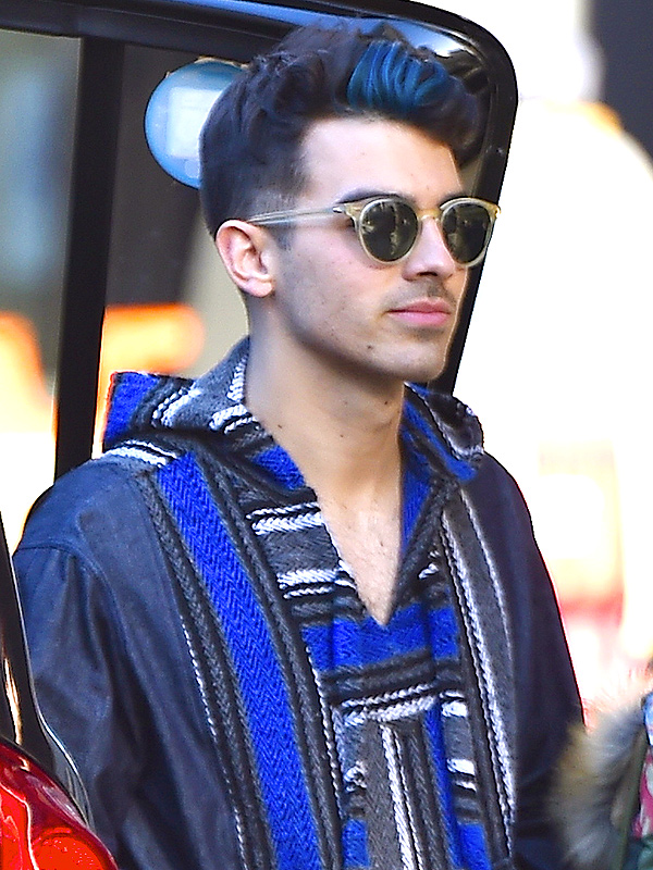 Joe Jonas blue hair