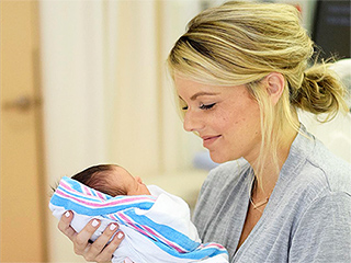 Ali Fedotowsky Shows Off Her Sweet Push Present from Fiancé Kevin Manno on the Way Home from the Hospital