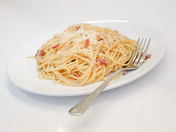 We Cooked Jennifer Aniston's 'Not That Bad For You' Pasta Carbonara Recipe (and Loved It) - PEOPLE Great Ideas