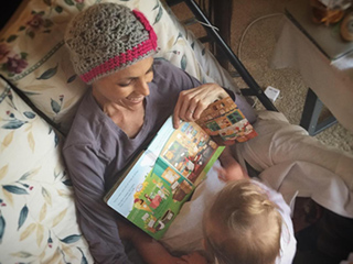 Joey Feek and Daughter Share Cute Moment  in Her Hospice Bed