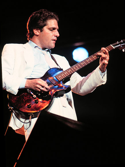 Glenn Frey, Founding Eagles Guitarist, Dead at 67| Eagles, Death, Music News, Don Henley, Glenn Frey