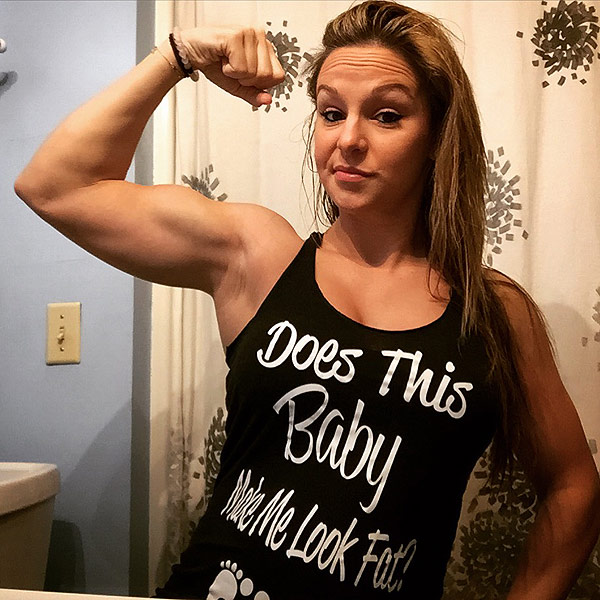 This Super Fit Mom To Be Has Abs Of Steel Over Her Pregnant Belly