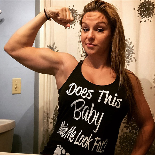 This Super Fit Mom To Be Has Abs Of Steel Over Her Pregnant Belly 