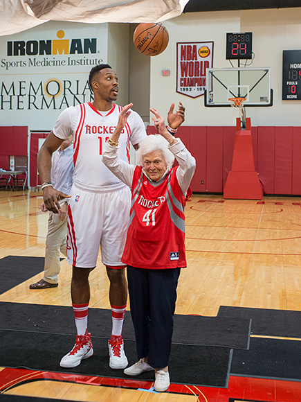 Hoop Dreams: Barbara Bush and Dwight Howard Adorably Team Up to Film Two Literacy PSAs| politics, Barbara Bush