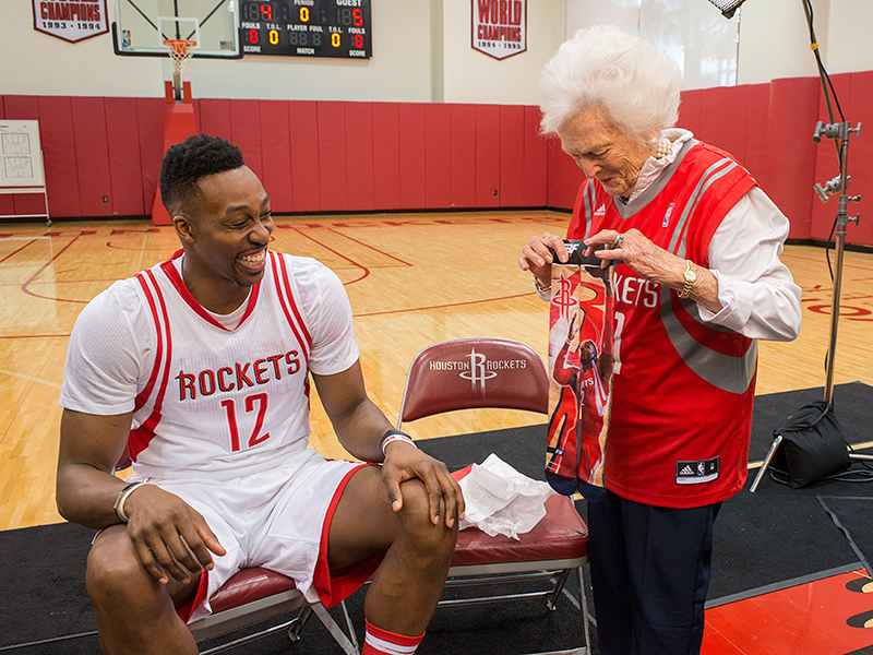 Hoop Dreams: Barbara Bush and Dwight Howard Adorably Team Up to Film Two Literacy PSAs| politics, Barbara Bush