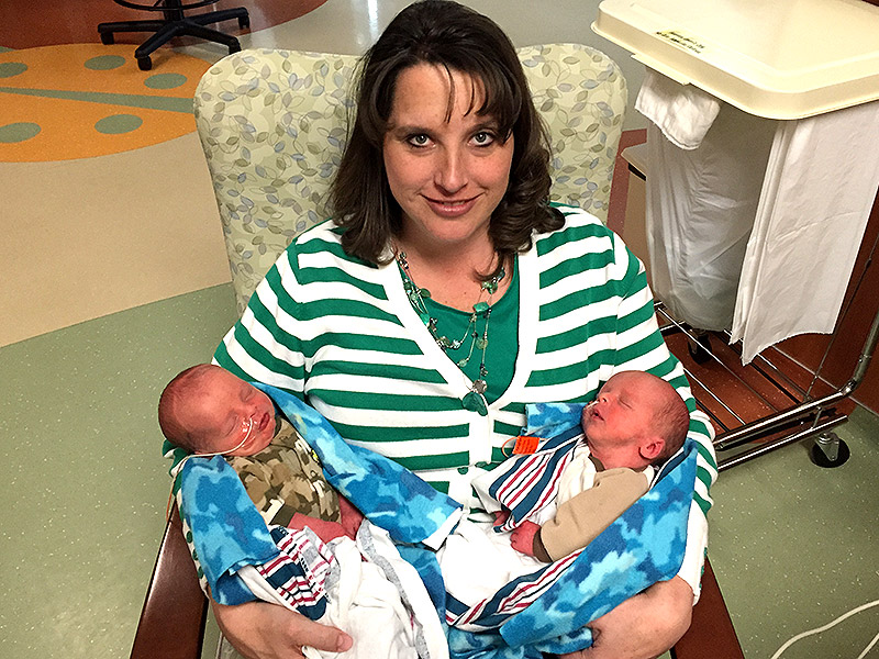 Twin Sisters From Utah Give Birth to Second Sets of Twins: 'They'll Always Have a Best Friend for Life'| Babies, Birth, Real People Stories, The Daily Smile
