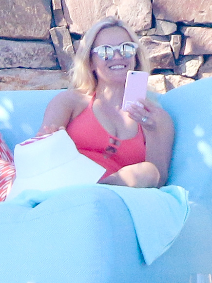 Reese Witherspoon Flaunts Toned Figure in One-Piece Swimsuit During Mexico 'Girls Trip' Ahead of Her 40th Birthday| Movie News, Reese Witherspoon