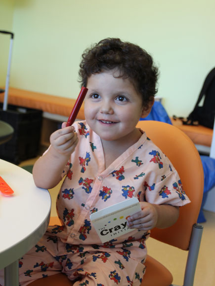 California Dad Finds Colorful Way to Reuse Thousands of Restaurant Crayons That Would Otherwise End Up in Landfills| Heroes Among Us, Good Deeds, Real People Stories, Real Heroes