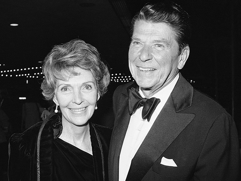 Ronald Reagans Kriegsrevue - Deine Zukunft - Dein Sterne Ronald Reagans Kriegsrevue - Deine Zukunft - Dein Sterne