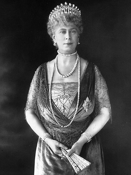 Your Weekly Tiara Treat: The Amazing History Behind Princess Diana's Favorite Sparkler – Queen Mary's Lover's Knot| The British Royals, The Royals, Kate Middleton, Princess Diana, Queen Elizabeth II