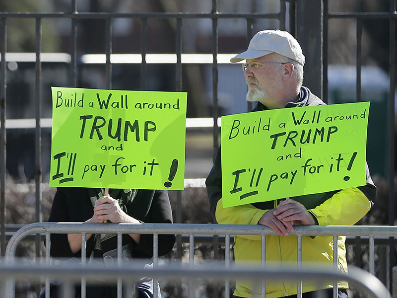 Donald Trump Cancels Chicago Rally as Violent Scuffles Break out Between Protestors and Supporters| 2016 Presidential Elections, politics, Chicago, Donald Trump