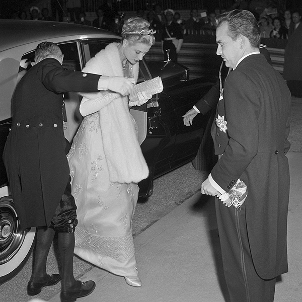 Why Princess Grace's Spectacular Wedding Tiara Wasn't Really a Tiara| The Royals, Charlene Wittstock, Grace Kelly, Prince Albert