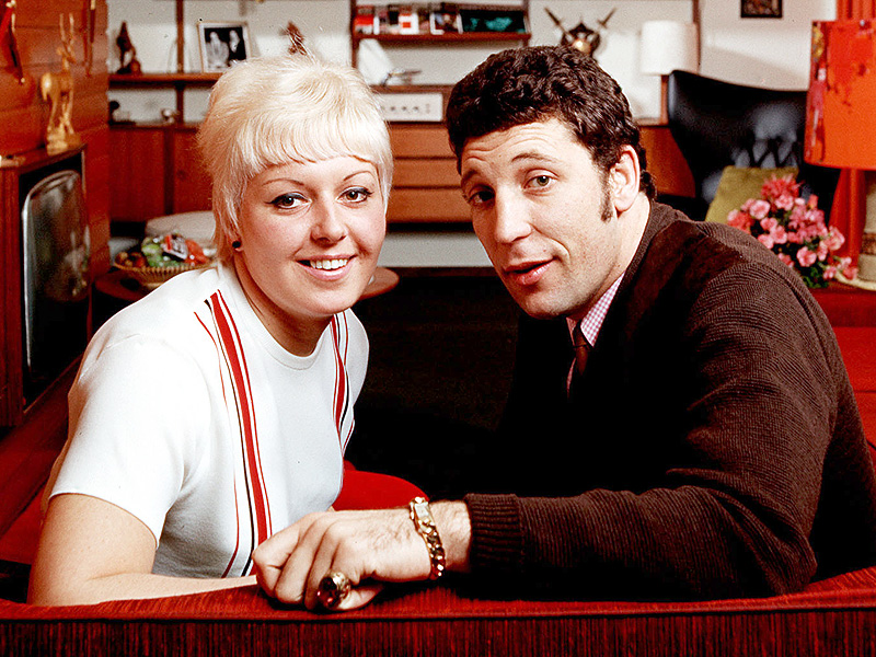Sir Tom Jones' Wife of 59 Years, Melinda Rose Woodward, Dies After Cancer Battle| Death, People Scoop, Music News, Tom Jones (Musician)