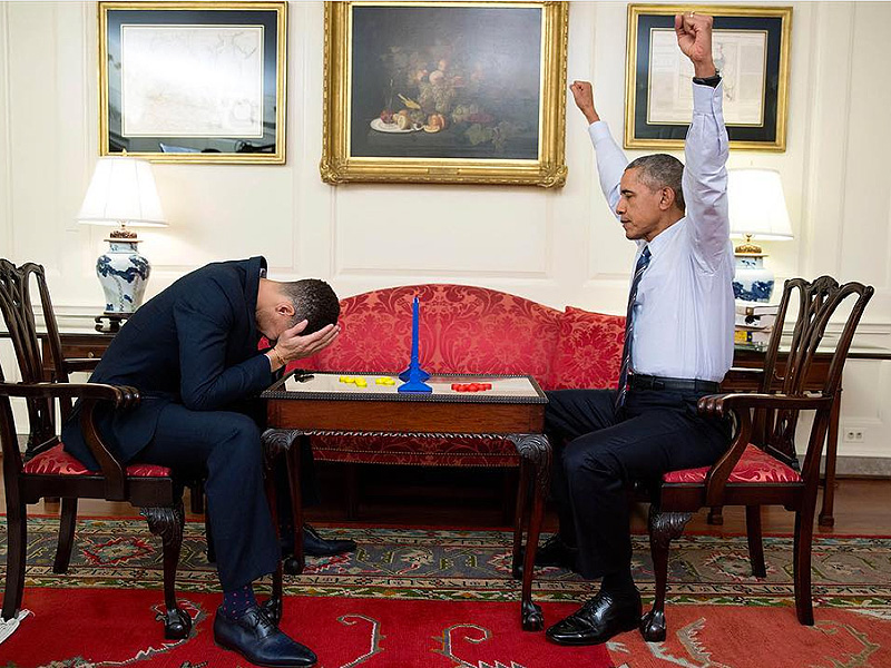 President Obama Gets His 'Game Face on' to Play Connect Four with Stephen Curry| politics, Barack Obama, Stephen Curry