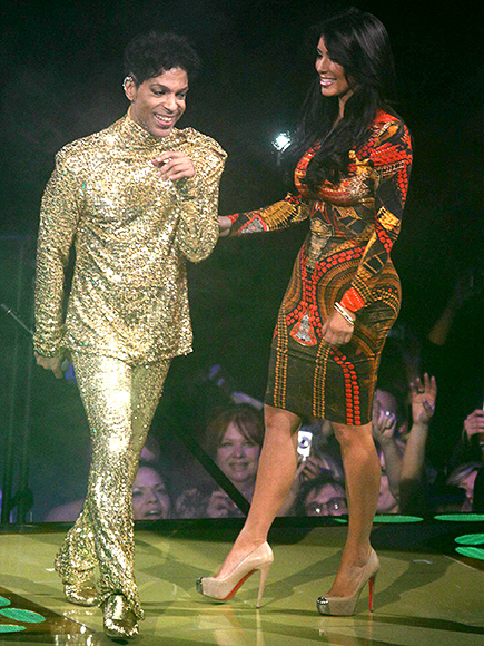That Time Prince Met Kim Kardashian ... and Kicked Her off Stage| Keeping Up with the Kardashians, Music News, TV News, Kim Kardashian, Prince
