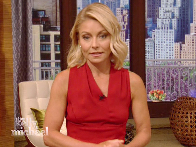 Kelly Ripa Returns To Live 1 Week After Michael Strahan Announcement 