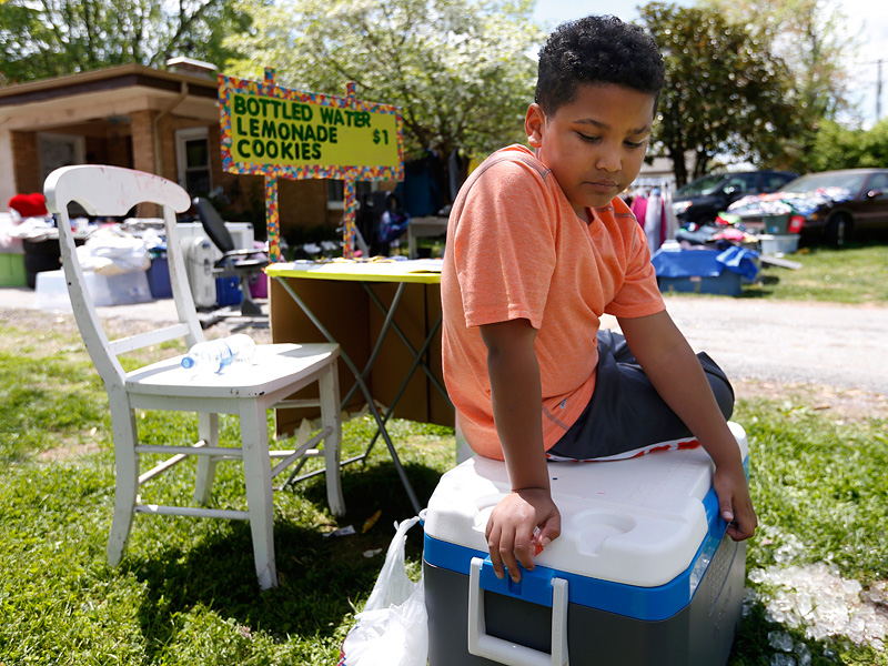9-Year-Old Boy Sets Up Lemonade Stand to Pay for His Own Adoption: 'I'm Happy Because I Have a New Mom Who Loves Me'| Adoption, Good Deeds, Real People Stories, The Daily Smile